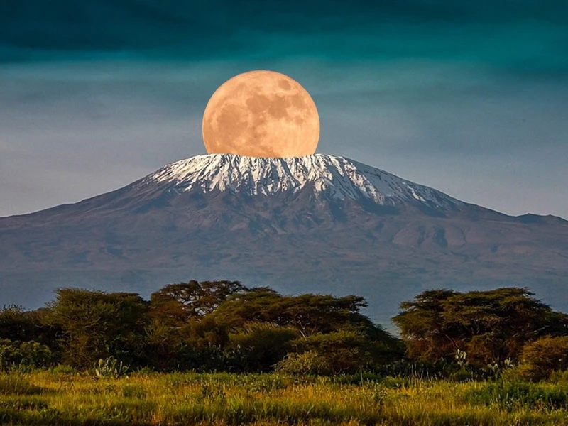 Climb Mount Kenya in 5 days Via the Chogoria-Sirimon Route