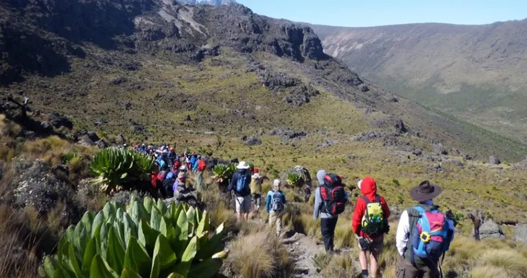 4 Days of Trekking Mount Kenya Through Sirimon – Chogoria Route