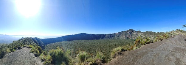 Mount Longonot summit and crater with the rim of the crater almost entirely visible